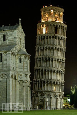 برج بيزا المائل في ايطاليا