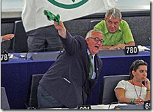 Borghezio fa uno show al Parlamento Europeo
