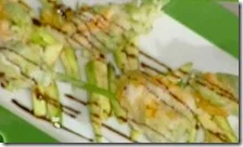 Fiori di zucca farciti con crema di patate con insalatina di zucchine marinate