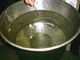 http://lh6.ggpht.com/_eGDc0foO4VY/SqtxYNPelbI/AAAAAAAAA0o/LaSzg6MByVA/s640/Cucea%20de%20Apa.JPG