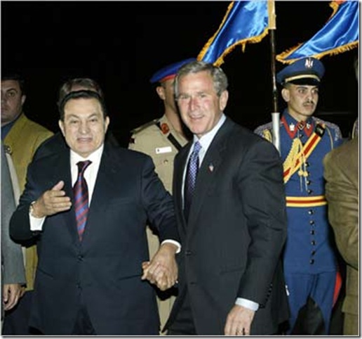 Mubarak amigo de Bush van de la mano