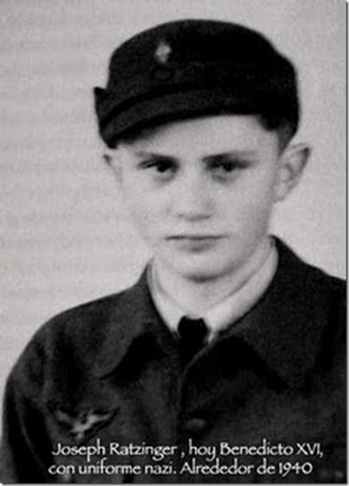 Joseph Ratzinger 1940 con uniforme nazi