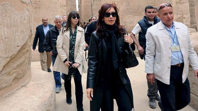 [Florencia Kirchner y Cristina en Egipto[4].jpg]