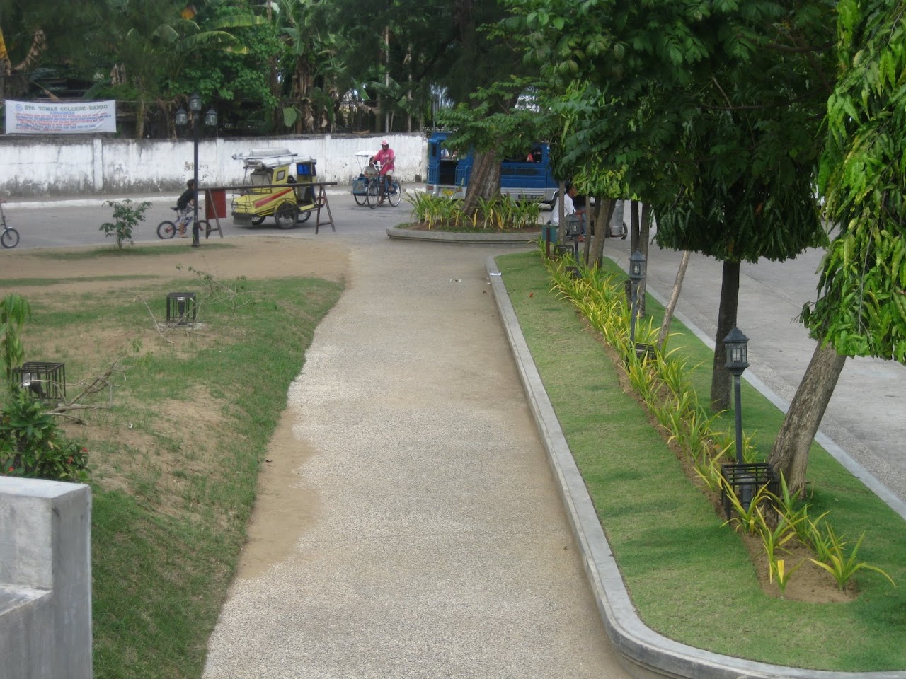 [Danao-City-Hall-and-Plaza-53.JPG]