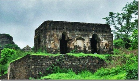 1.Daulatabad Fort - Historical Place in India