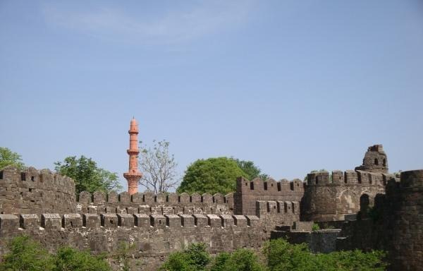 [11.Daulatabad Fort - Historical Place in India[3].jpg]