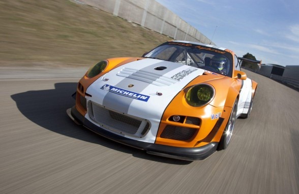 [2011-Porsche-911-GT3-R-Hybrid-Front[3].jpg]