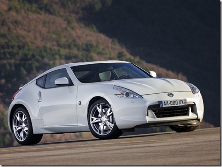 2011-Nissan-370Z-Coupe-Front