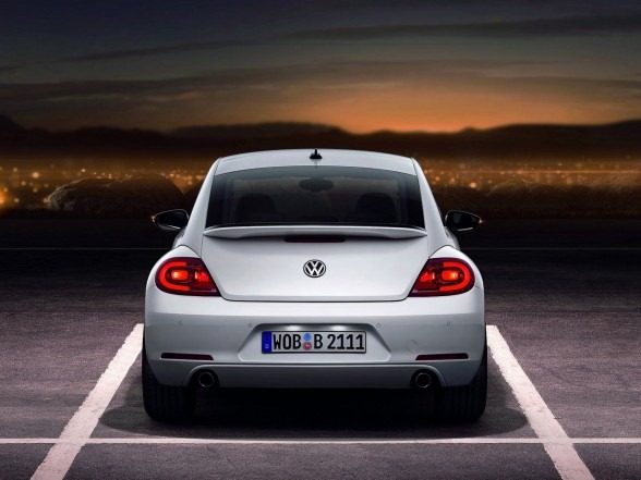 [2012-Volkswagen-Beetle-White-Rear[4].jpg]