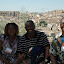 Bernadette i Sylvestre Minlekibe – nowa Para Odpowiedzialna Super Regionu Afryka francuskojezyczna oraz ich Doradca Duchowy Kasmir Codo na tle Toledo.