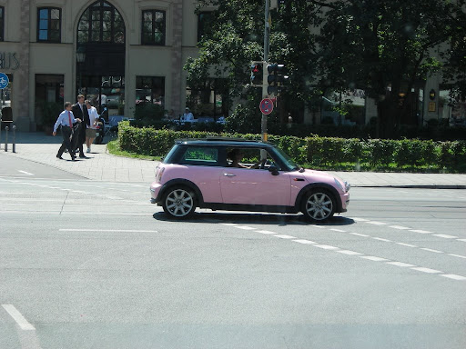 München - pink Mini Cooper