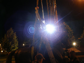 szoborállítás, szoboremelés, képek, fotók, pictures, lovasszobor, fényképek,  Szeged, Tóth Béla, Tóth Dávid, IV. Béla, szobor, szobrász,   Széchenyi tér, lándzsa, hegesztés