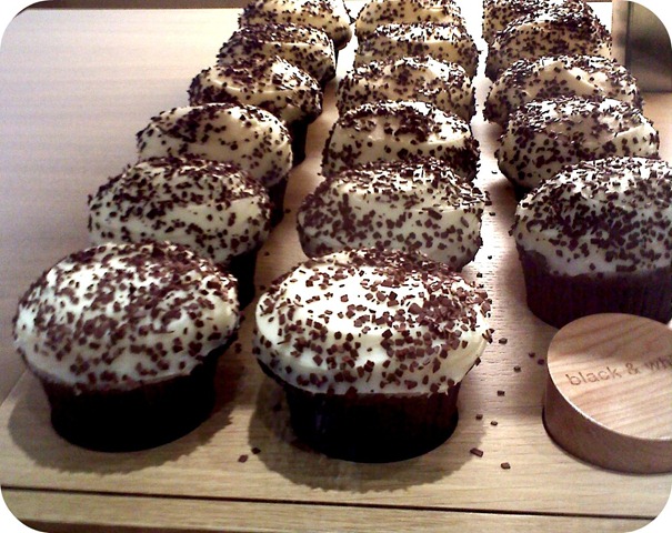 sprinkle black and white cupcakes