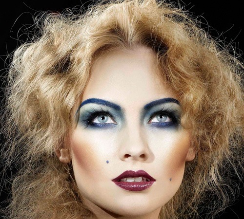 [Illamasqua-Art-Of-Darkness-winter-2010-Wanton-woman-makeup[4].jpg]