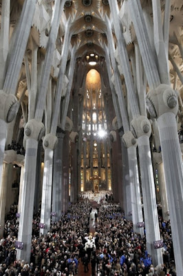 Misa de Consagración de la Sagrada Familia. Benedicto XVI, 7 de noviembre de 2010. AFP PHOTO/ POOL/ JESUS DIGES