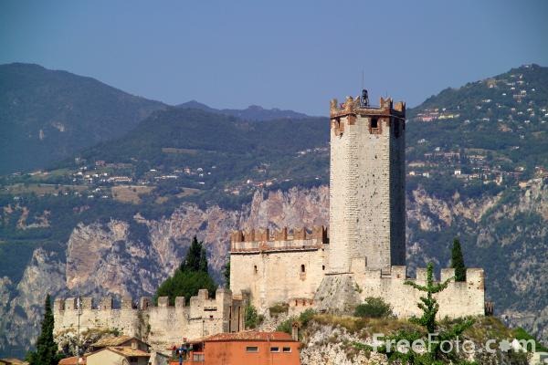 [1549_08_6---Scaligero-Castle--Malcesine--Lake-Garda--Italy-Castello-Scaligero--Malcesine--Lago-di-Garda--Italia_web[2].jpg]