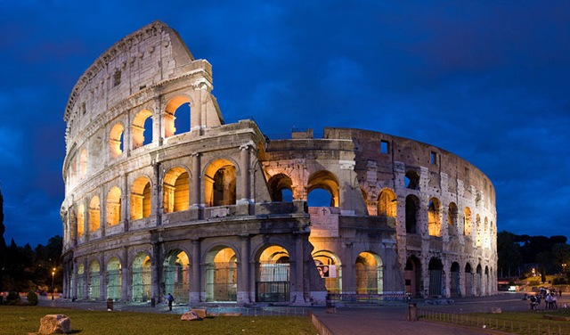 [colosseum_in_rome_italy[5].jpg]