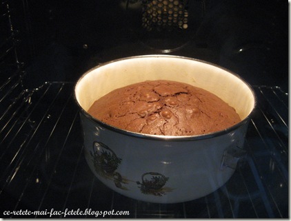 Tort Suprem de Ciocolată - coacem blatul 