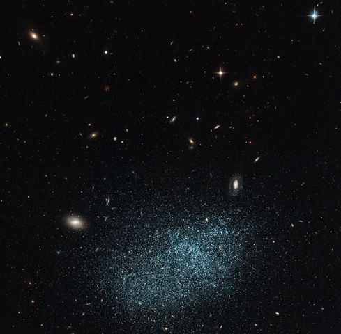 [galáxia anã UGC 9128[4].jpg]