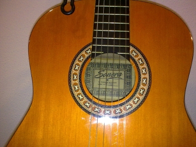 Detalle de la boca de la guitarra Sonora