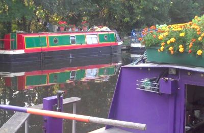 02-colorful-barges.jpg