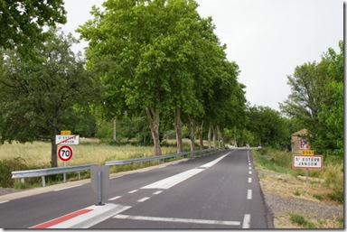 panneaux-insolites-routes-aix-en-provence-france-2577478290-870599