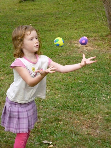 [21 juggling ball workshop[3].jpg]