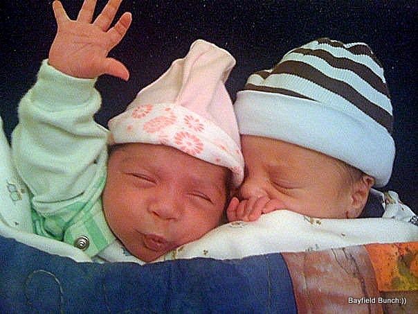 [high five baby[9].jpg]