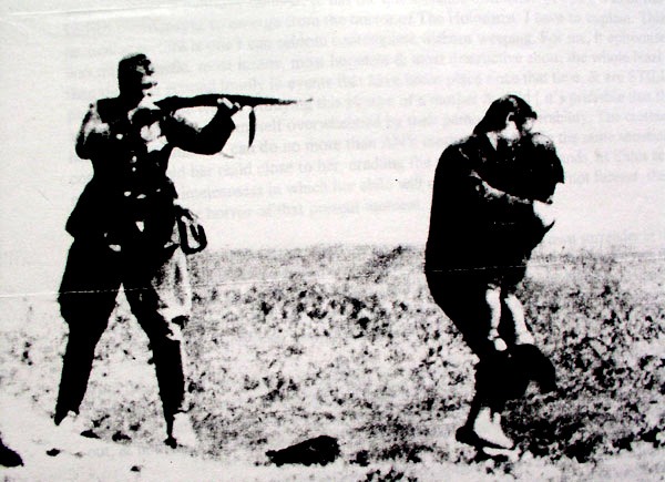 [Nazi Shooting Jews[4].jpg]