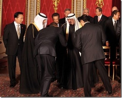 ObamaBowstoSaudiKing