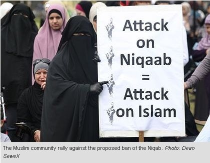 [20 9 2010 It's un-Australian ... rally condemns push to ban burqa 2[8].jpg]