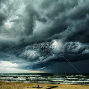 Stormy day by Robert Namer - Landscapes Cloud Formations