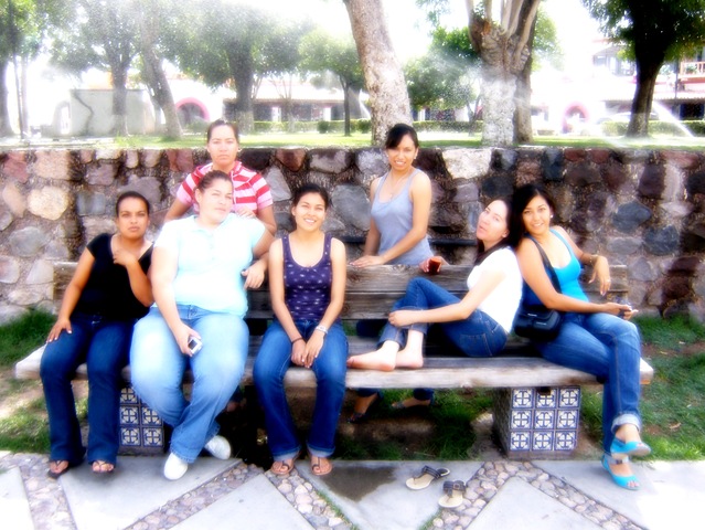 [AMIGAS DE VACACIONES EN LA PLAYA[2].jpg]