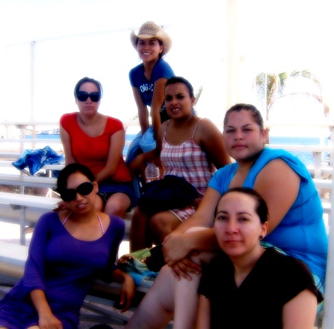 [AMIGAS DE VACACIONES[4].jpg]