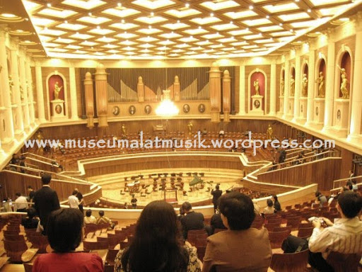 Keterkaitan Instruments Angklung dengan Concert Hall 