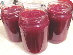 Jellied cranberry sauce in jars1