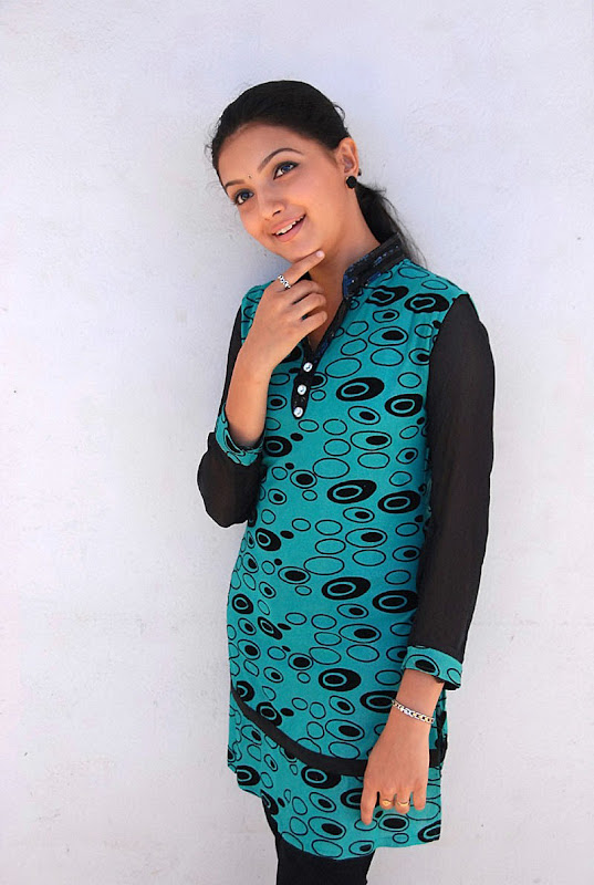 Saranya Mohan Photo Shoot glamour images