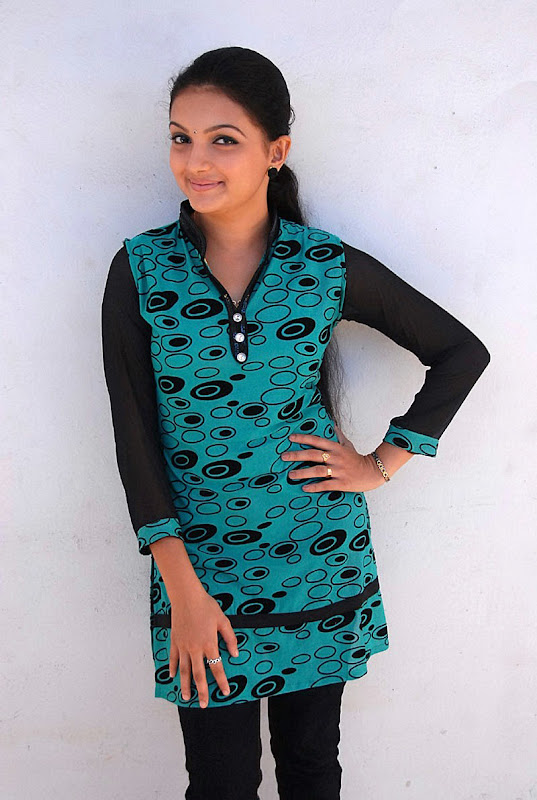 Saranya Mohan Photo Shoot big  show