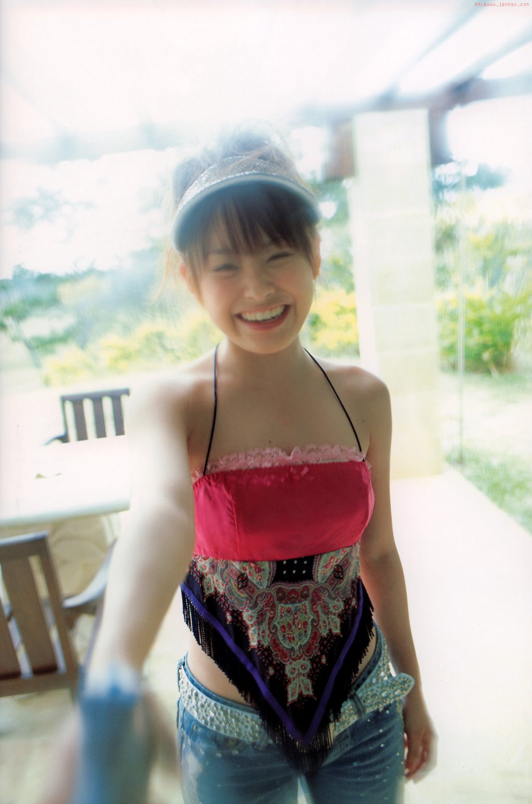 [PhotoBook_Takahashi.Ai_Wata-Ame_037.jpg]