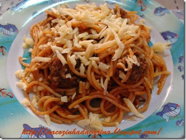 espaguetti-com-almondegas
