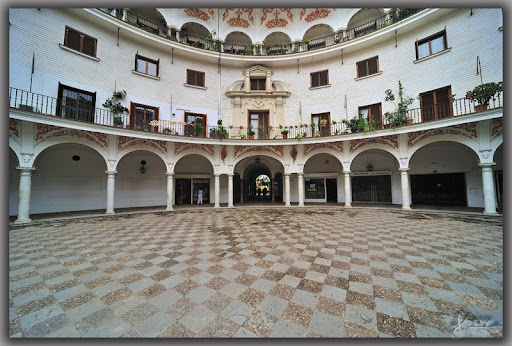 plaza2.jpg