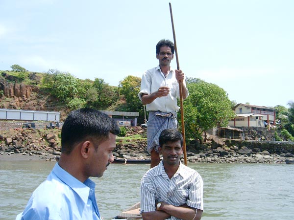Boatman taking passengers to the other side, towards Kade Varcha Ganpati Temple