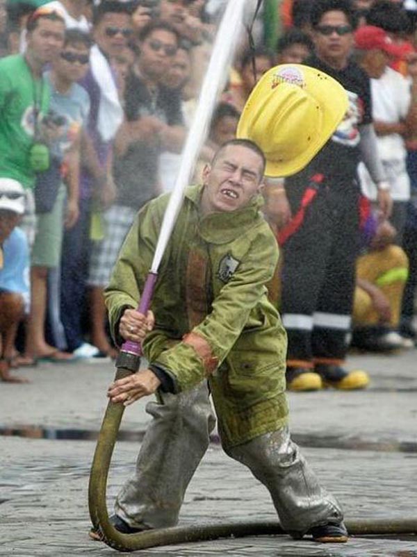 Photos of people doing stupid things - Fire fighter fighting with water