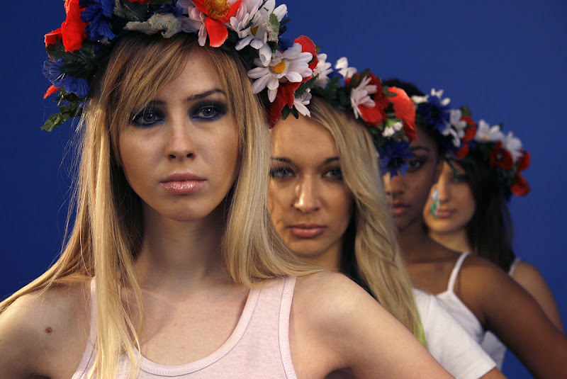 FEMEN ищет мужика! 
