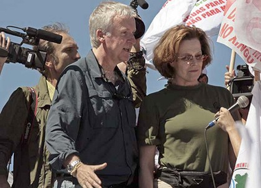 Director James Cameron and actress Sigourney Weaver march in Brasilia during a protest against a proposed dam in the Amazon. Photo: AP