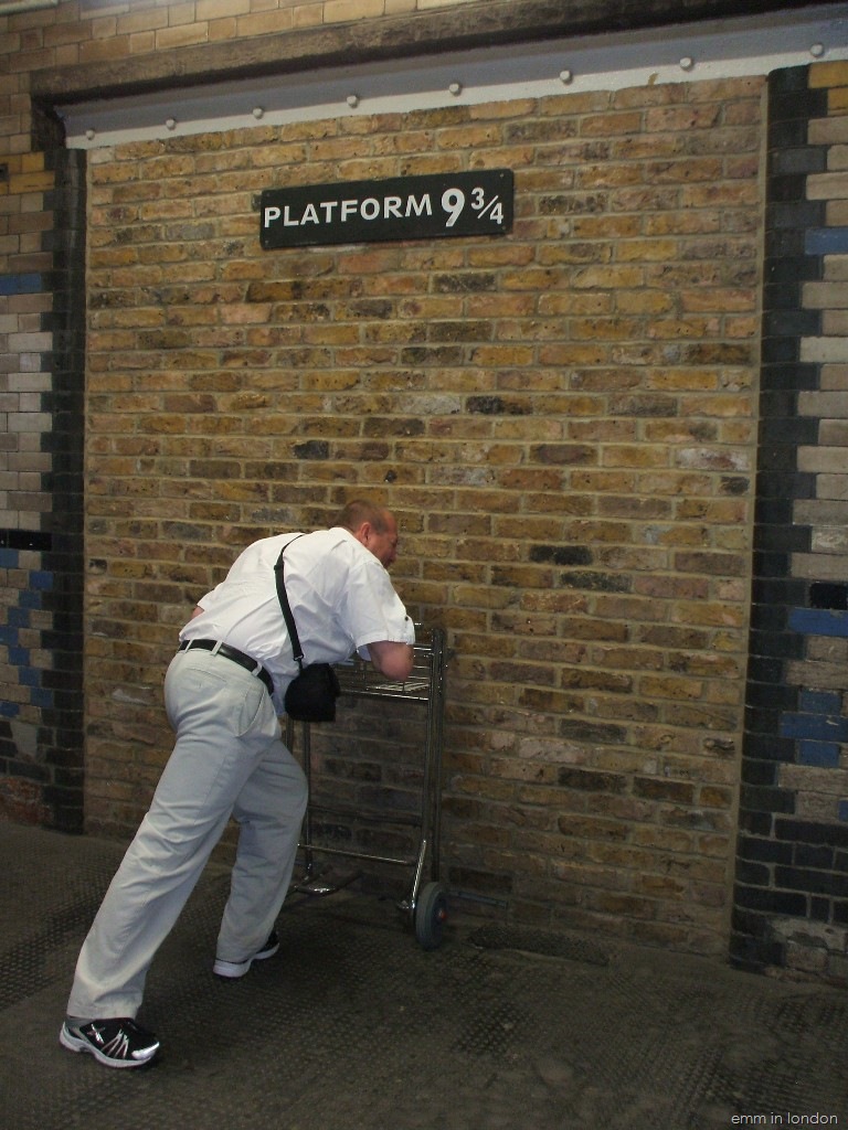 [Platform 9 and 3 quarters[5].jpg]