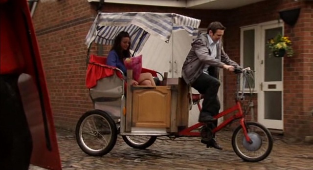 [July-4-2010-Graeme-Tina-Rickshaw[3].jpg]