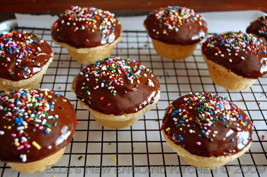 chocolate-glazed-donut-muffin-2