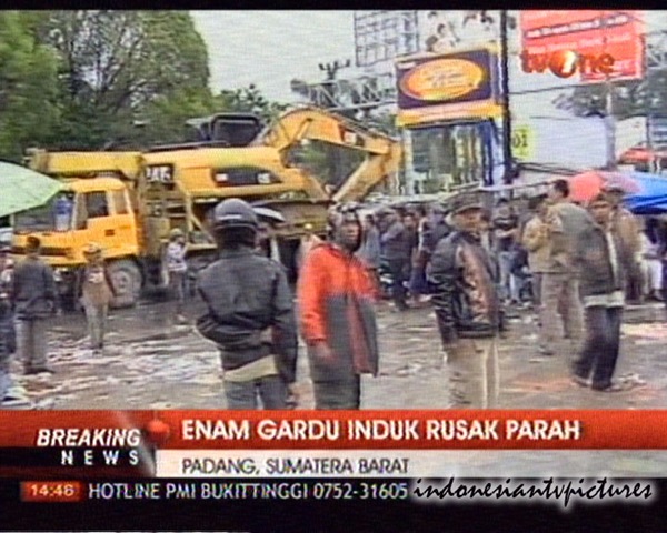 [WestSumatraEarthQuake23.jpg]