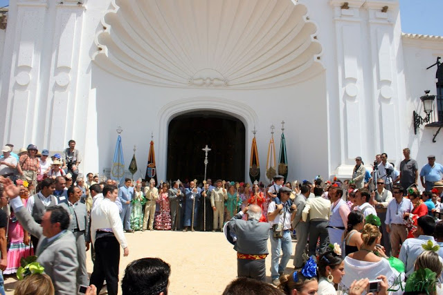 Hist&oacute;rica presentaci&oacute;n del Simpecado de Valverde ante la Matriz de Almonte